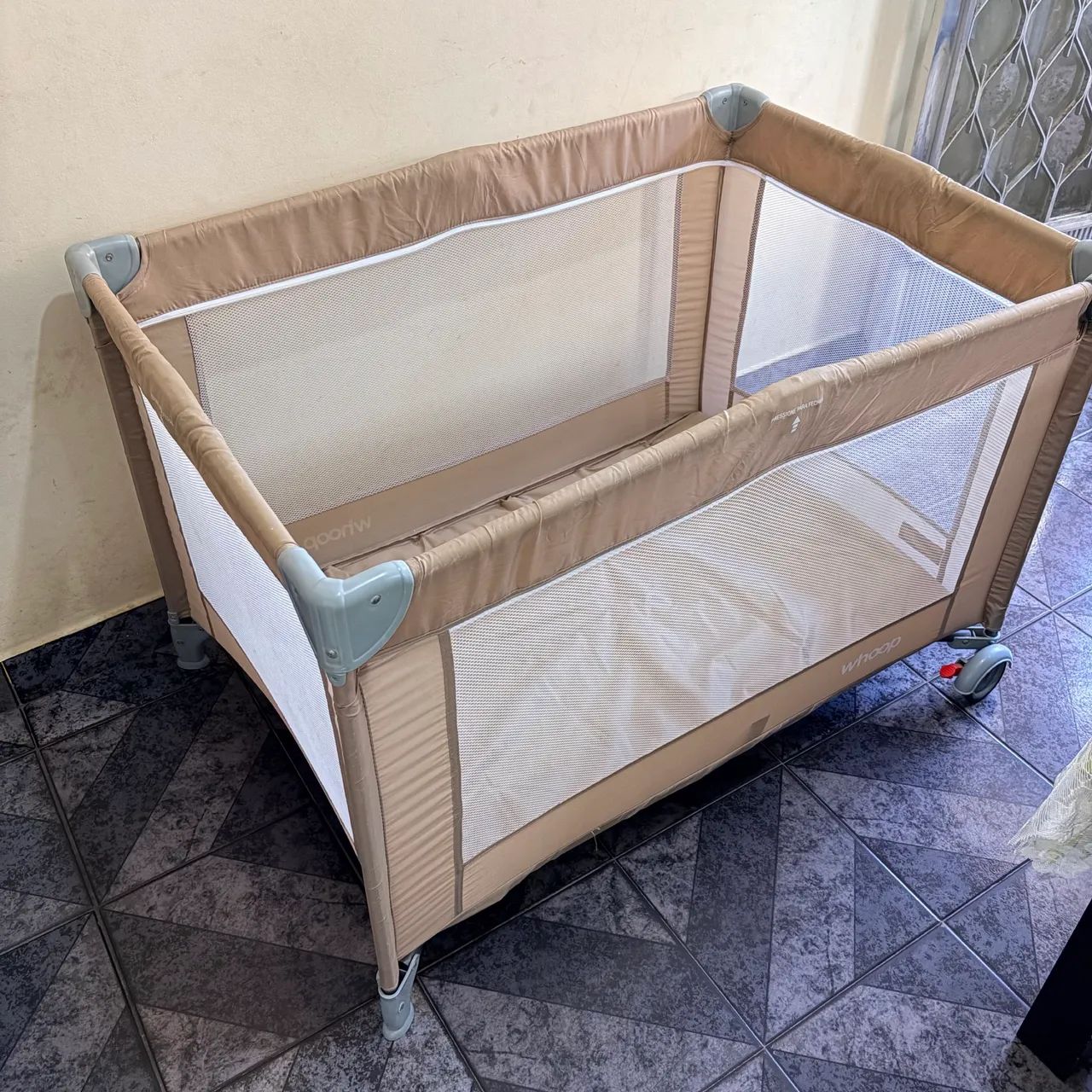 Berço com cercadinho completo 