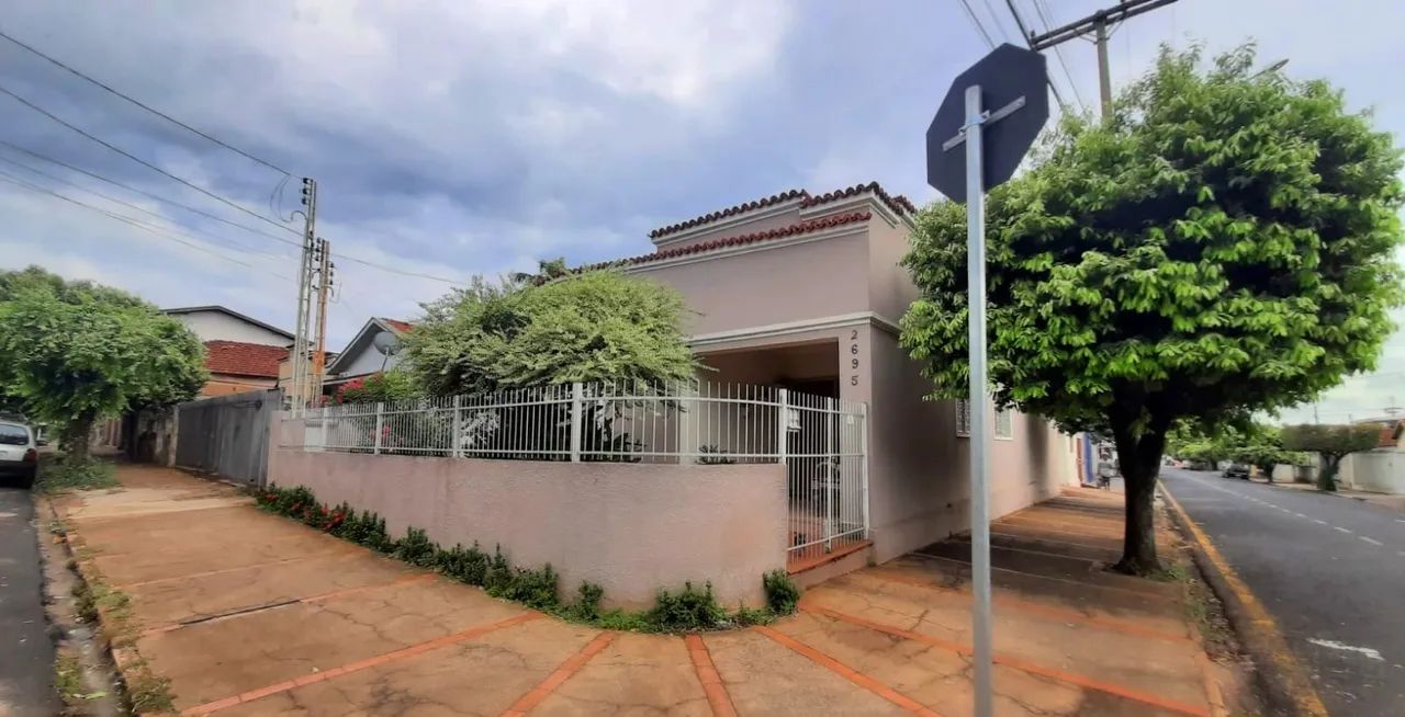 Imóvel para venda possui 250 metros quadrados com 4 quartos em Centro - Mirassol - SP