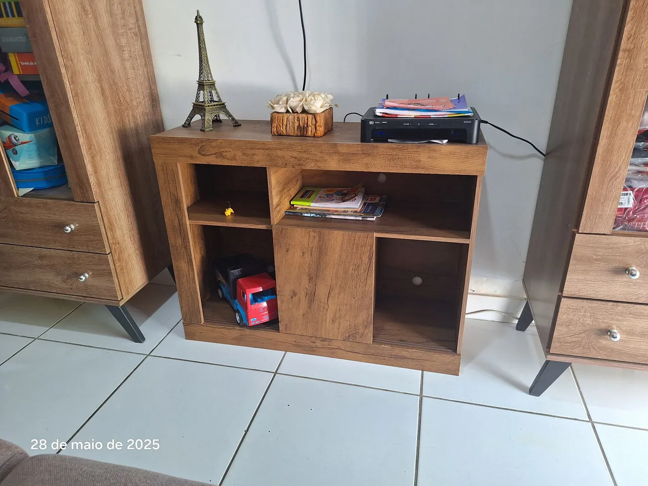 Rack de madeira para sala