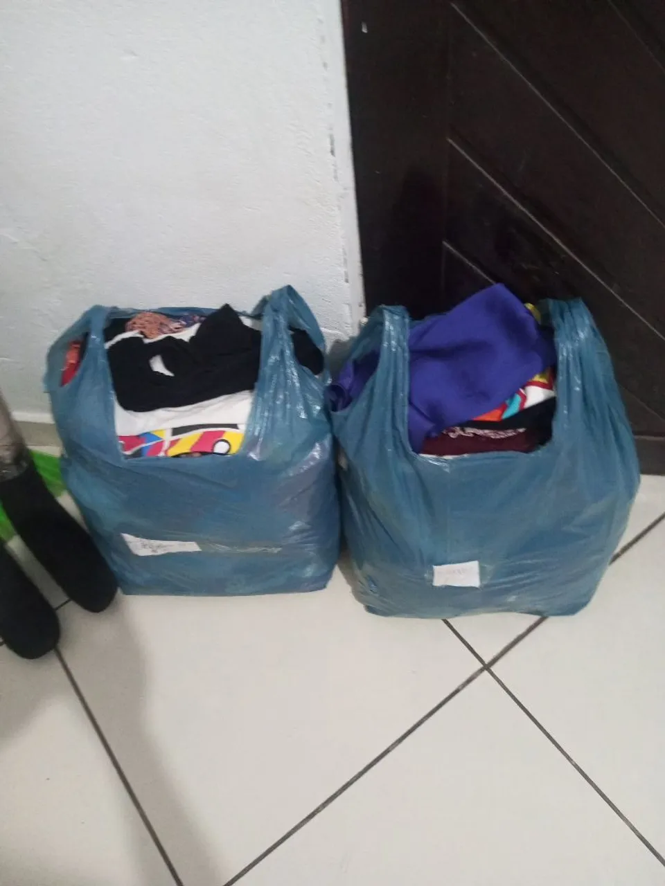 Sacos de blusas 90 peças todas boas $30