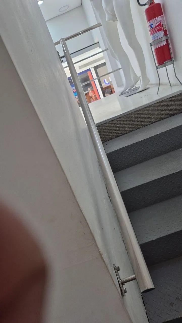 2 Corrimões de segurança para escadas