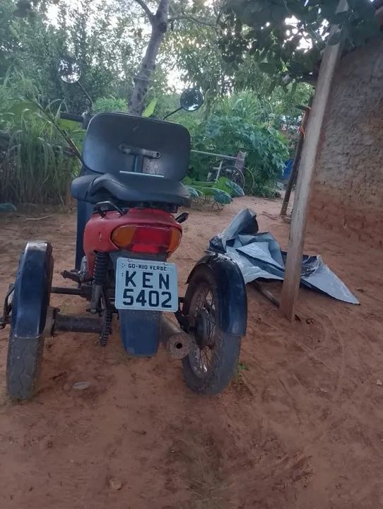 Triciculo biz 100 partida elétrica  ano 2002  obs moto de leilão 