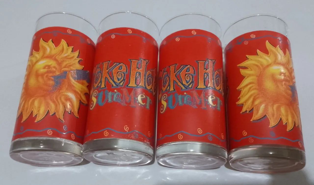 Conjunto com 4 copos de vidro com o tema Coke Hot Summer, da Coca cola, nunca usados!
