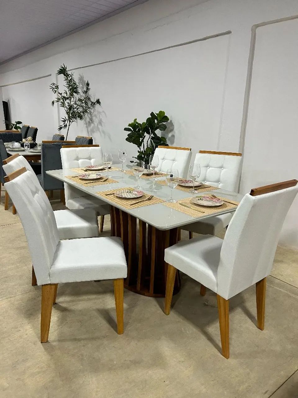 Conjunto Mesa de Jantar com 6 Cadeiras