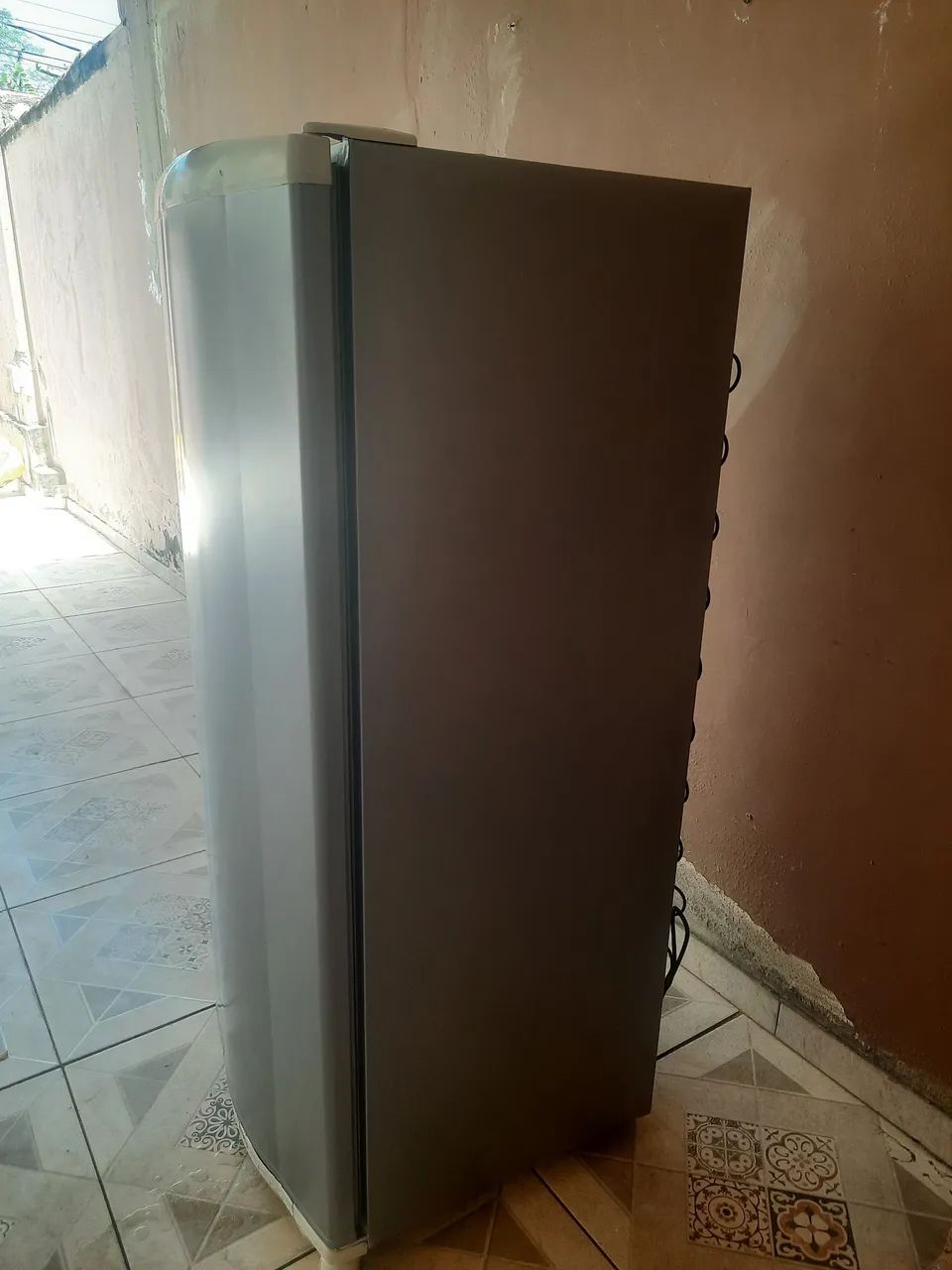 Geladeira Consul cinza tripolar