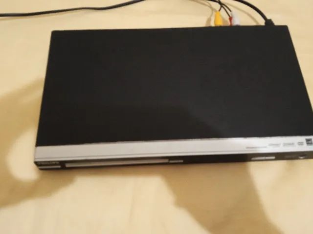 Aparelho DVD Philips com coleção de filmes seletos