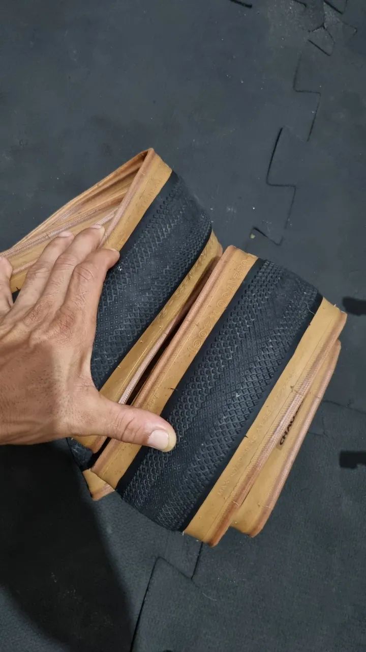 Pneus de 700/40 Kevlar( Leia a descrição)