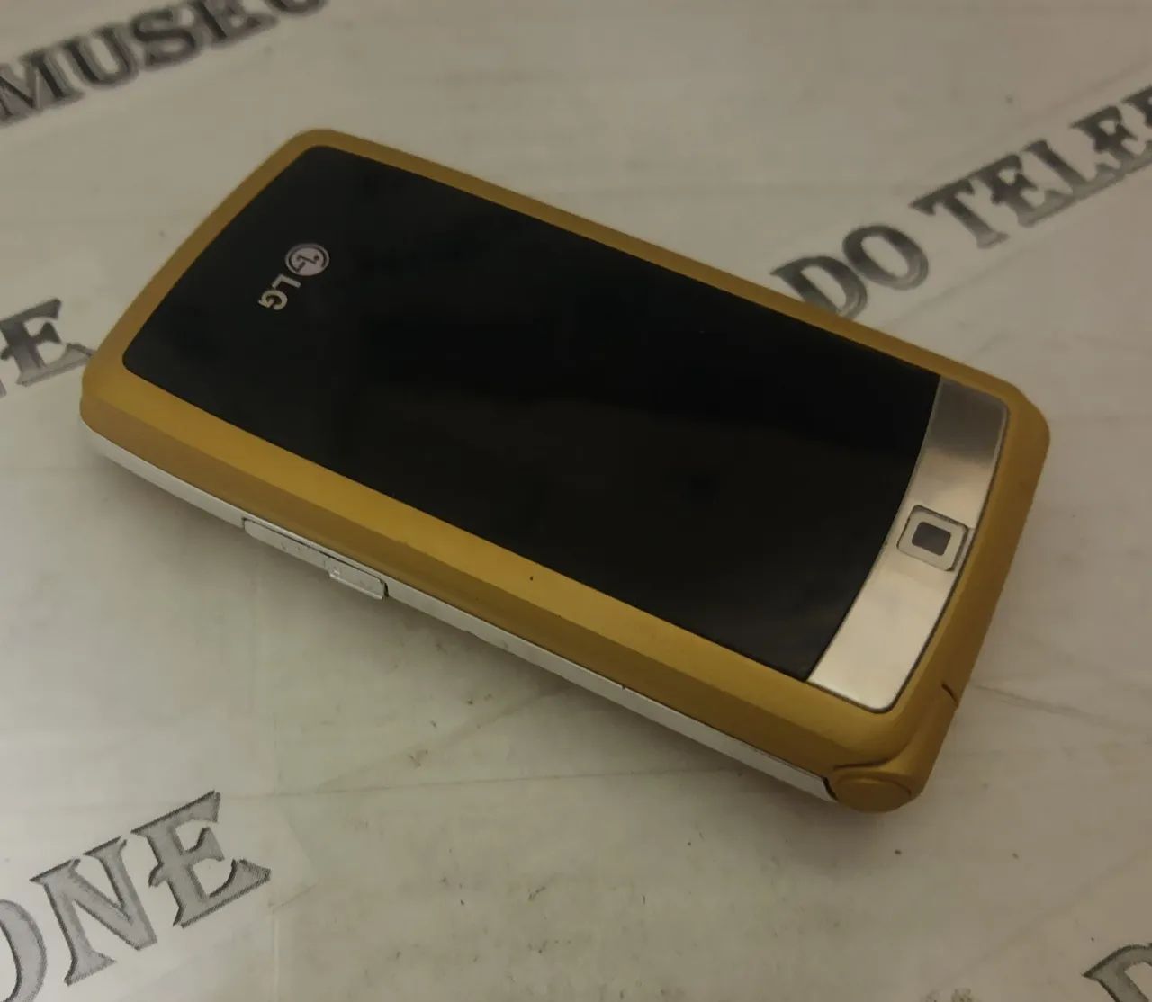LG kF300 dourado Flip celular antigo RELÍQUIA funcionando  - Foto 5