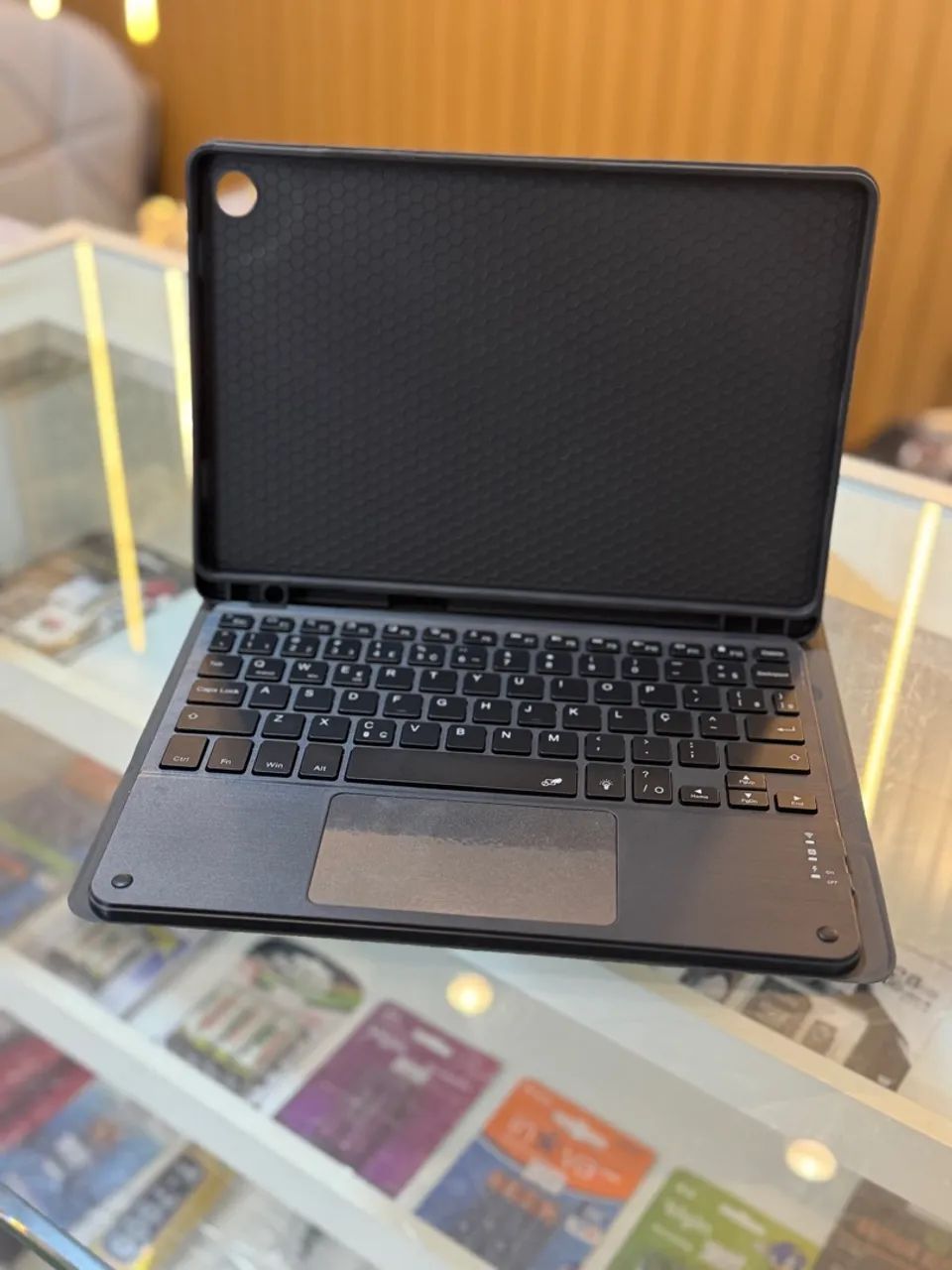 Capa Tablet A9+ Courinho c/ Teclado Bluetooth e Mouse - Foto 3