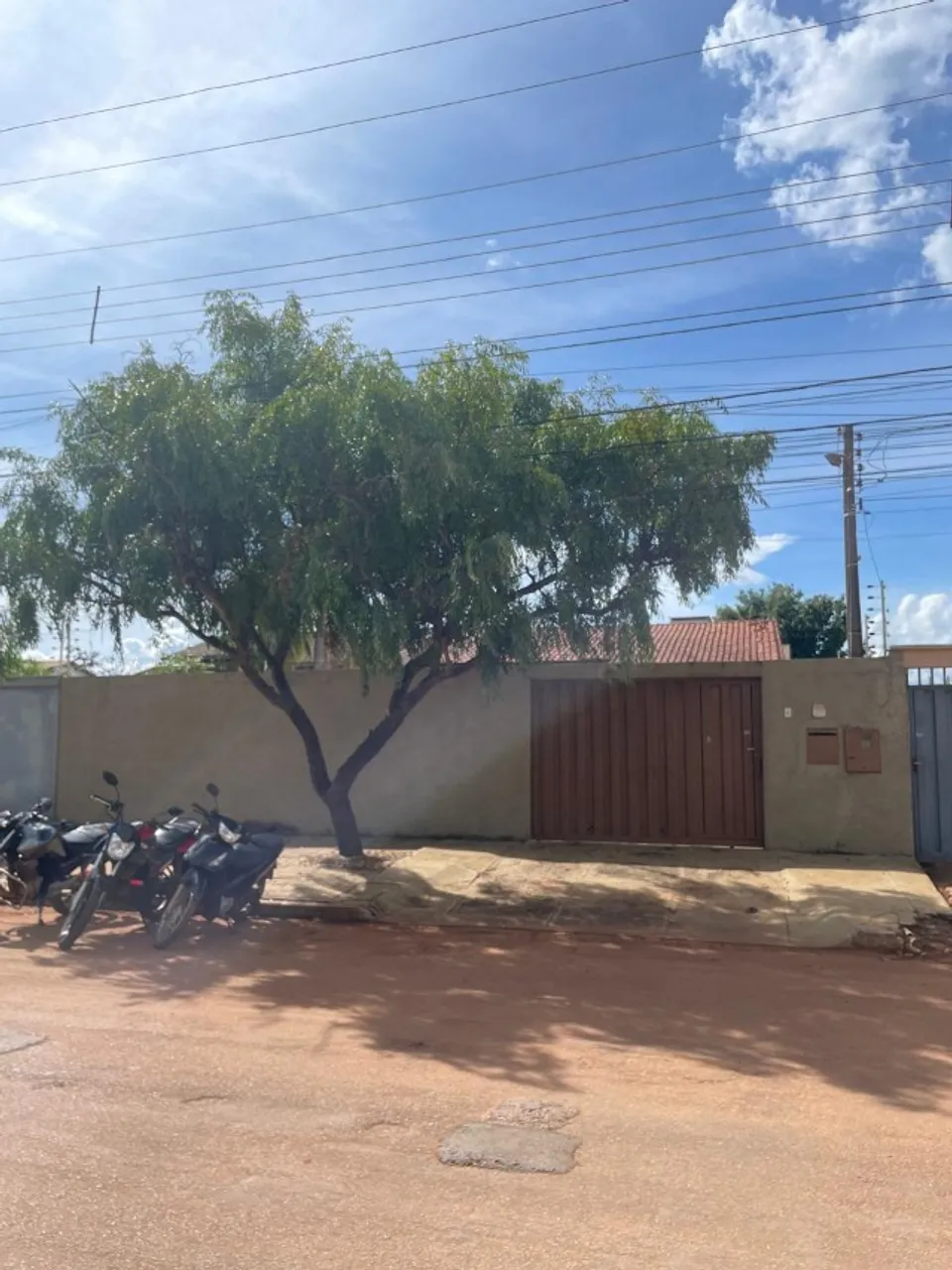 Alugo casa na 106 norte, atrás da AV. JK