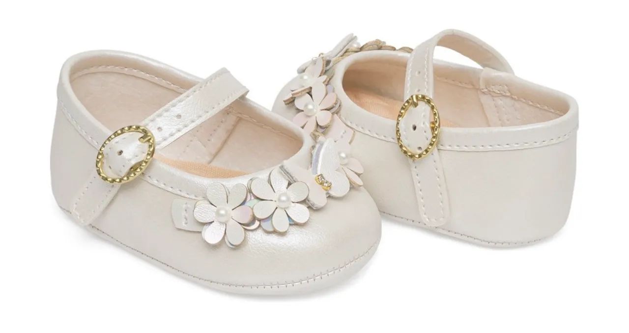 Sapatinho 15 de Bebê - Menina - Flores - Branca
