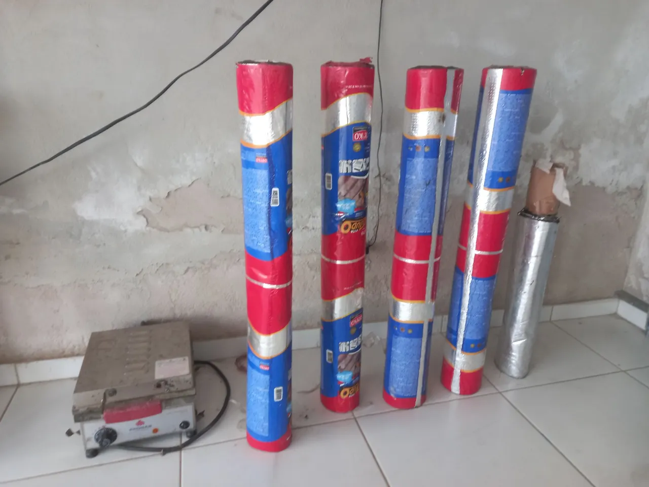 Vendo 4 rolos de manta de vedação (telhado)