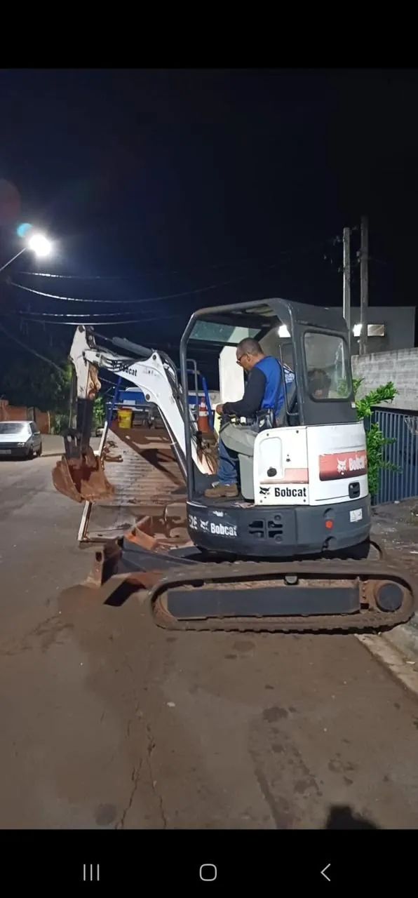 MINI ESCAVADEIRA BOBCAT E26 /2013
