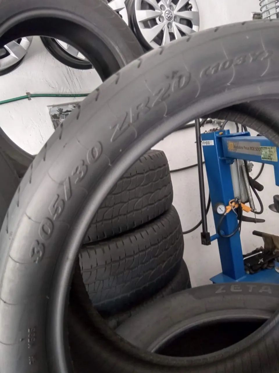 Pneu 305 30 R 20 pirelli P zero  - Foto 4