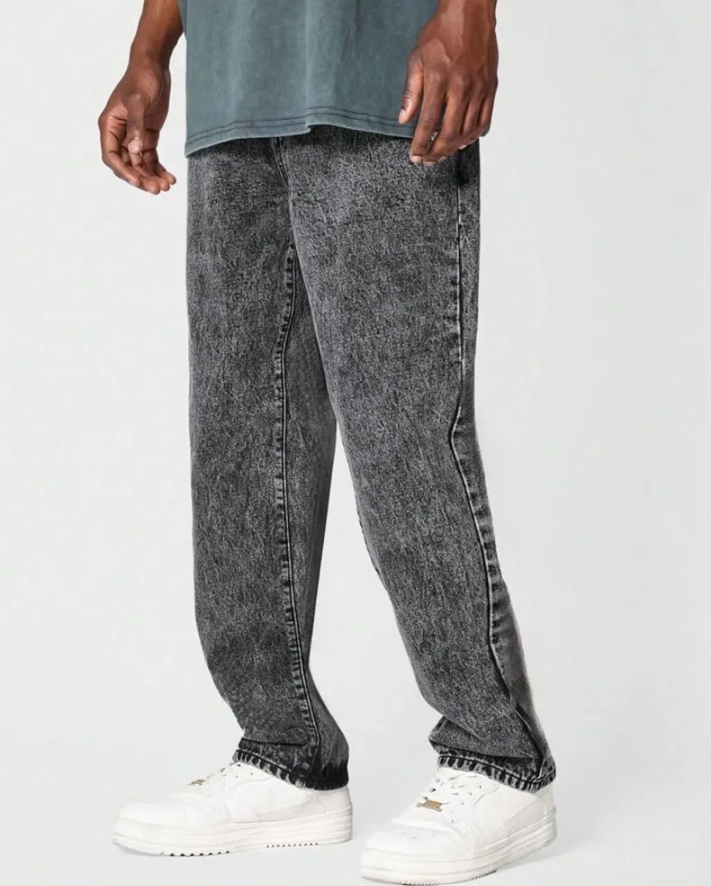 Calça SUMWON Denim RETA M contém medidas nas fotos 