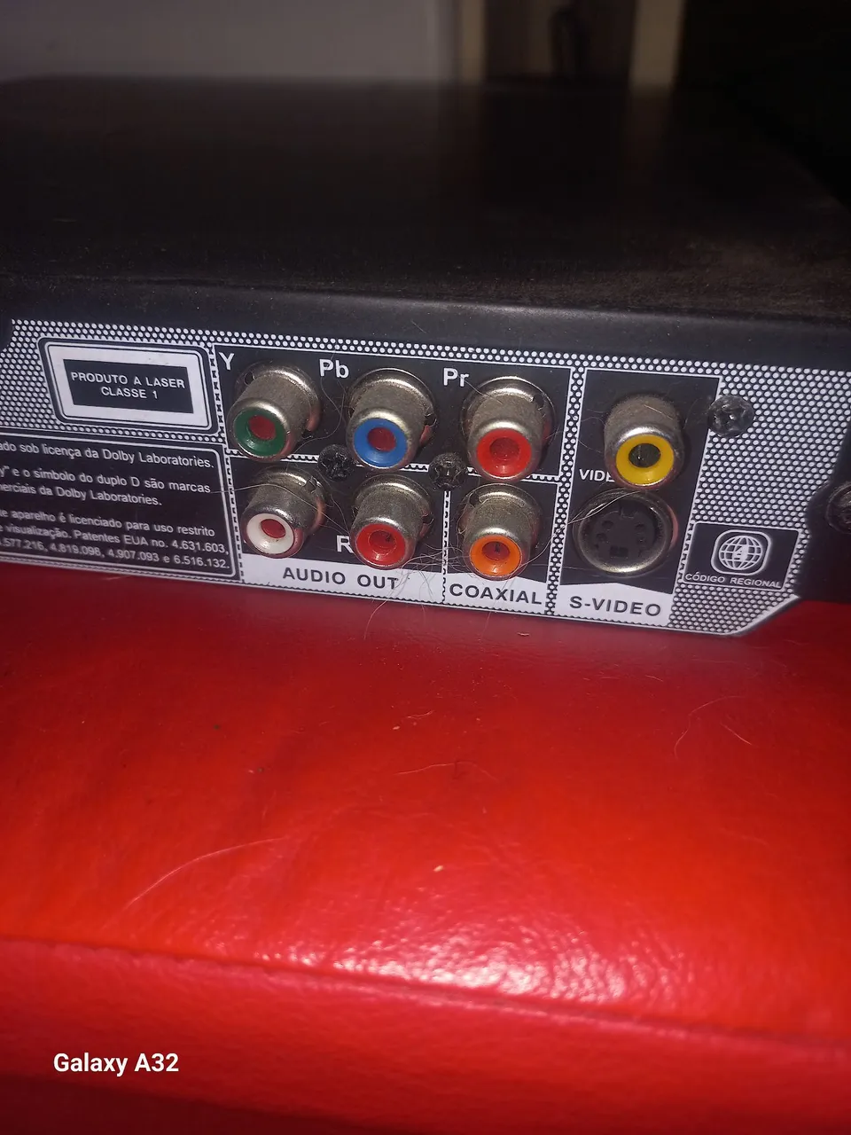 DVD Player CCE Saída de Áudio e Vídeo
