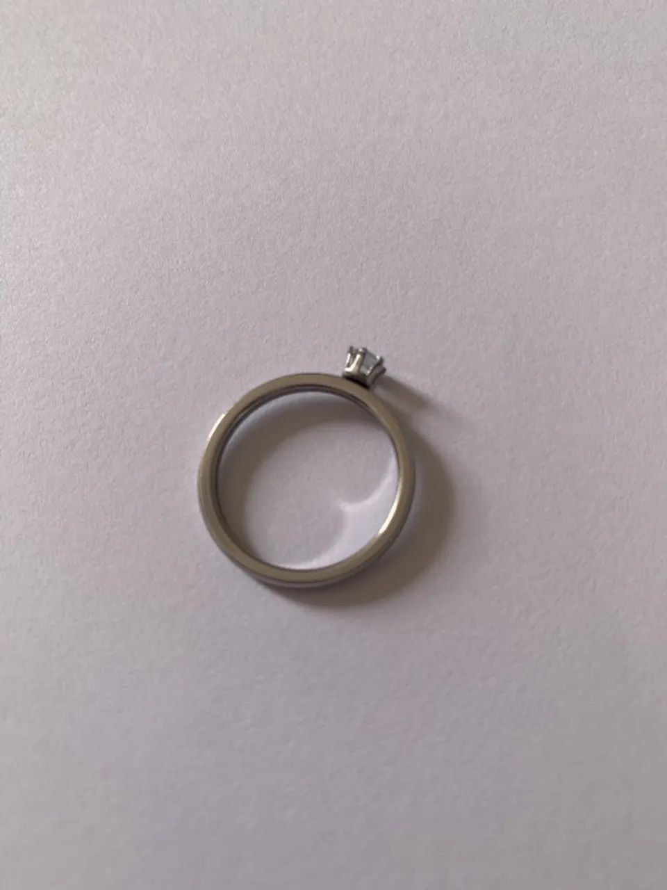 Vendo anel com solitária 