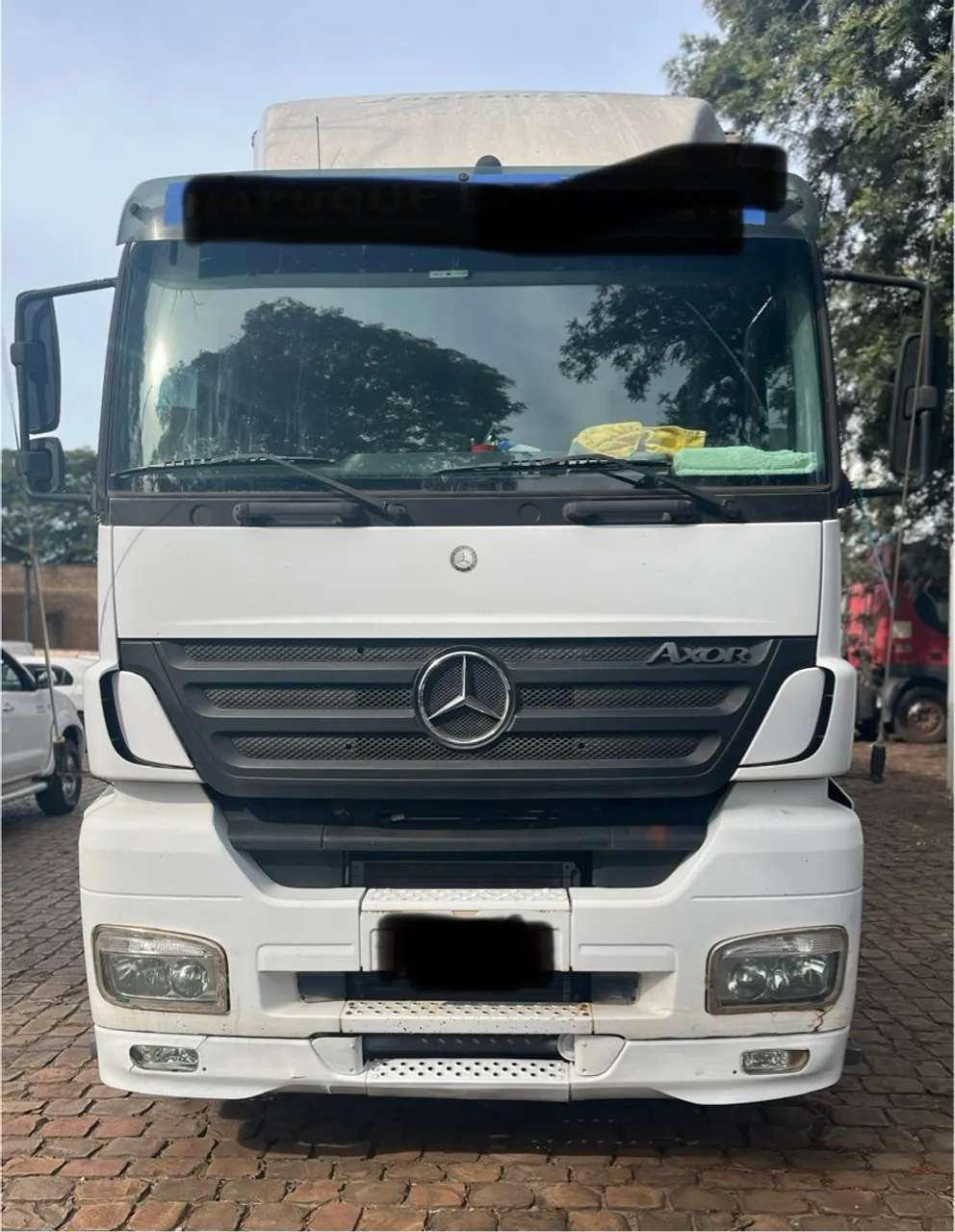 Caminhão Mercedes-Benz Axor
