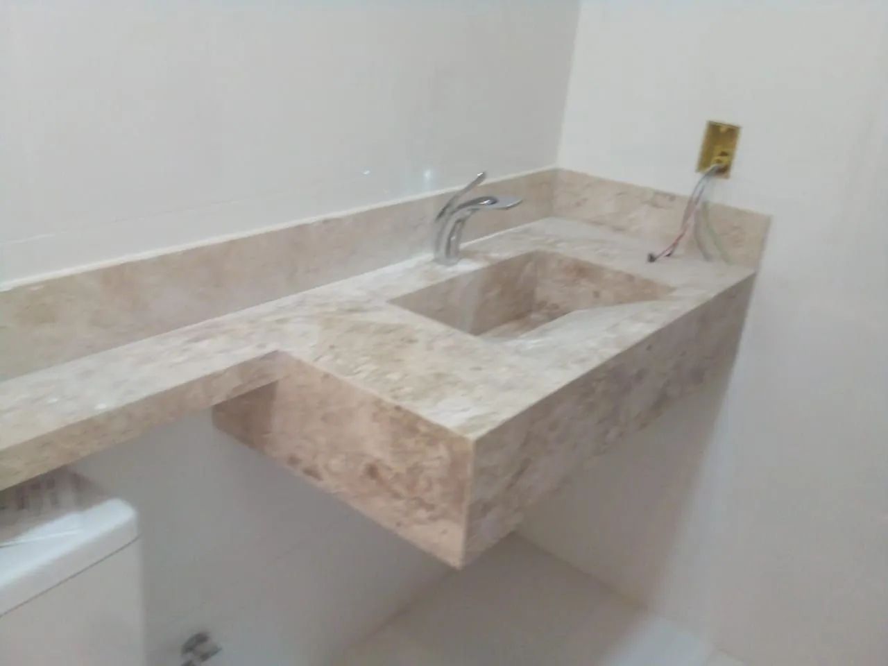 Pias e bancadas de mármores ou granitos  - Foto 4