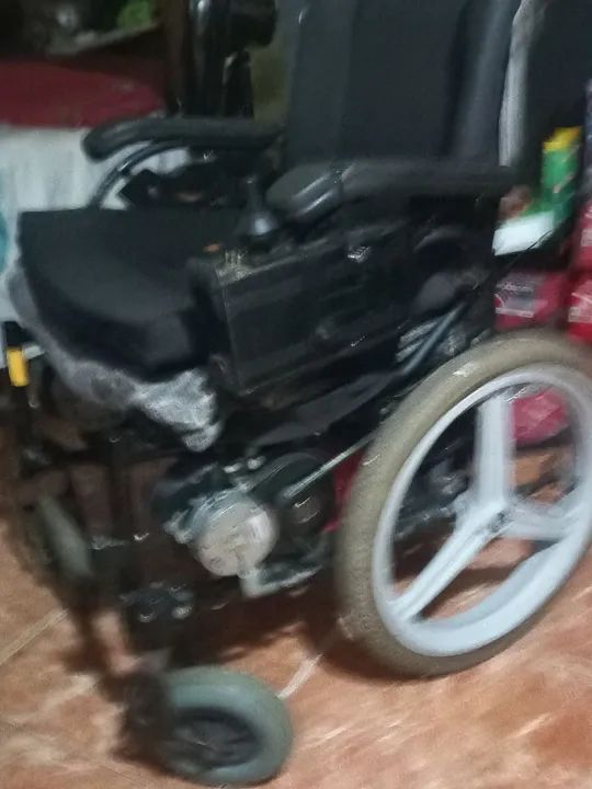 Cadeira motorizada freedom 10 X 300 sem juros  - Foto 4