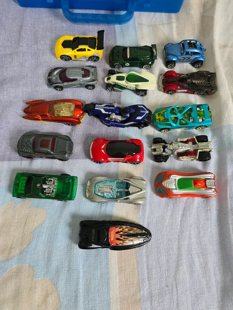 16 Carrinhos Hot Wheels raros com Maleta Azul - Vários Modelos - Preço de 1 carrinho - Foto 3