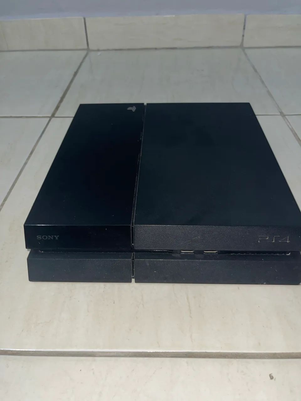 PlayStation 4 Slim semi novo-em ótimo estado