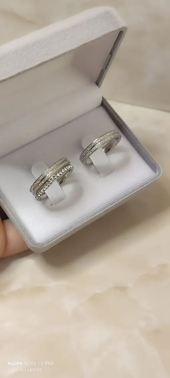 Par de Alianças 4mm Diamantadas com friso+Solitário! - Foto 3