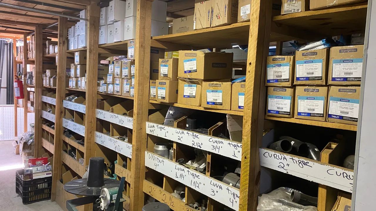 VENDE-SE LOJA DE MULTI UTILIDADES, FERRAMENTAS, MATERIAL ELÉTRICO E HIDRÁULICO - Foto 13