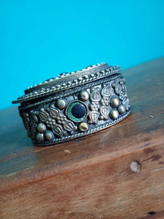 Antigo porta jóias indiano <br><br><br><br>6 cm