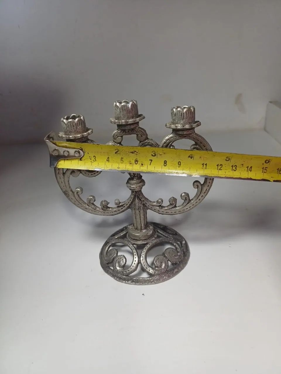 Castiçal de 3 Velas em Metal (velas bem finas) - Foto 2