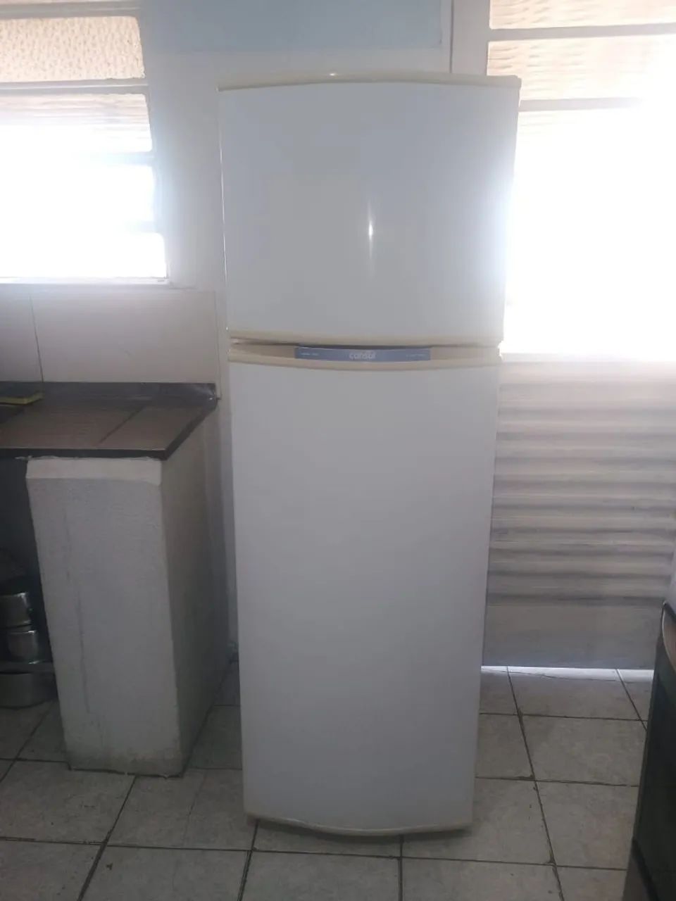 geladeira cônsul branca Frost Free em ótimo estado 252 litros 110 wts pra sair hj