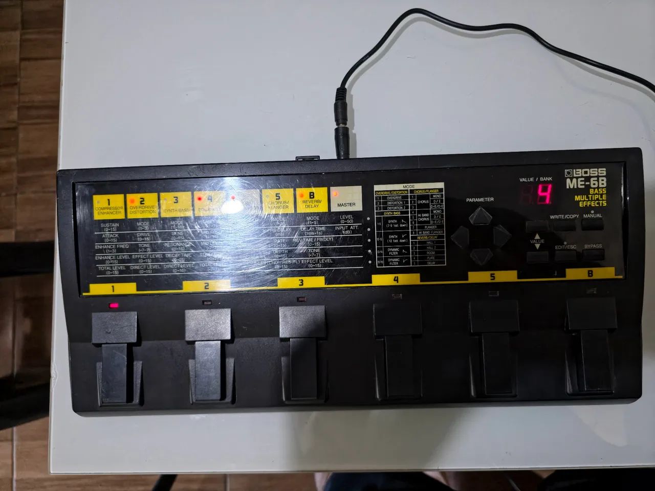 Pedaleira Vintage para Baixo BOSS ME6B