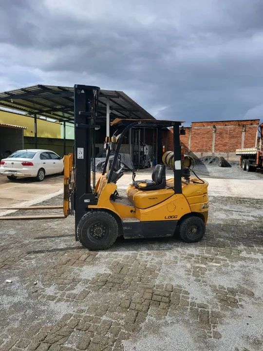 Empilhadeira logg usada 2018 preço caiu de 75k para 70k - Foto 5