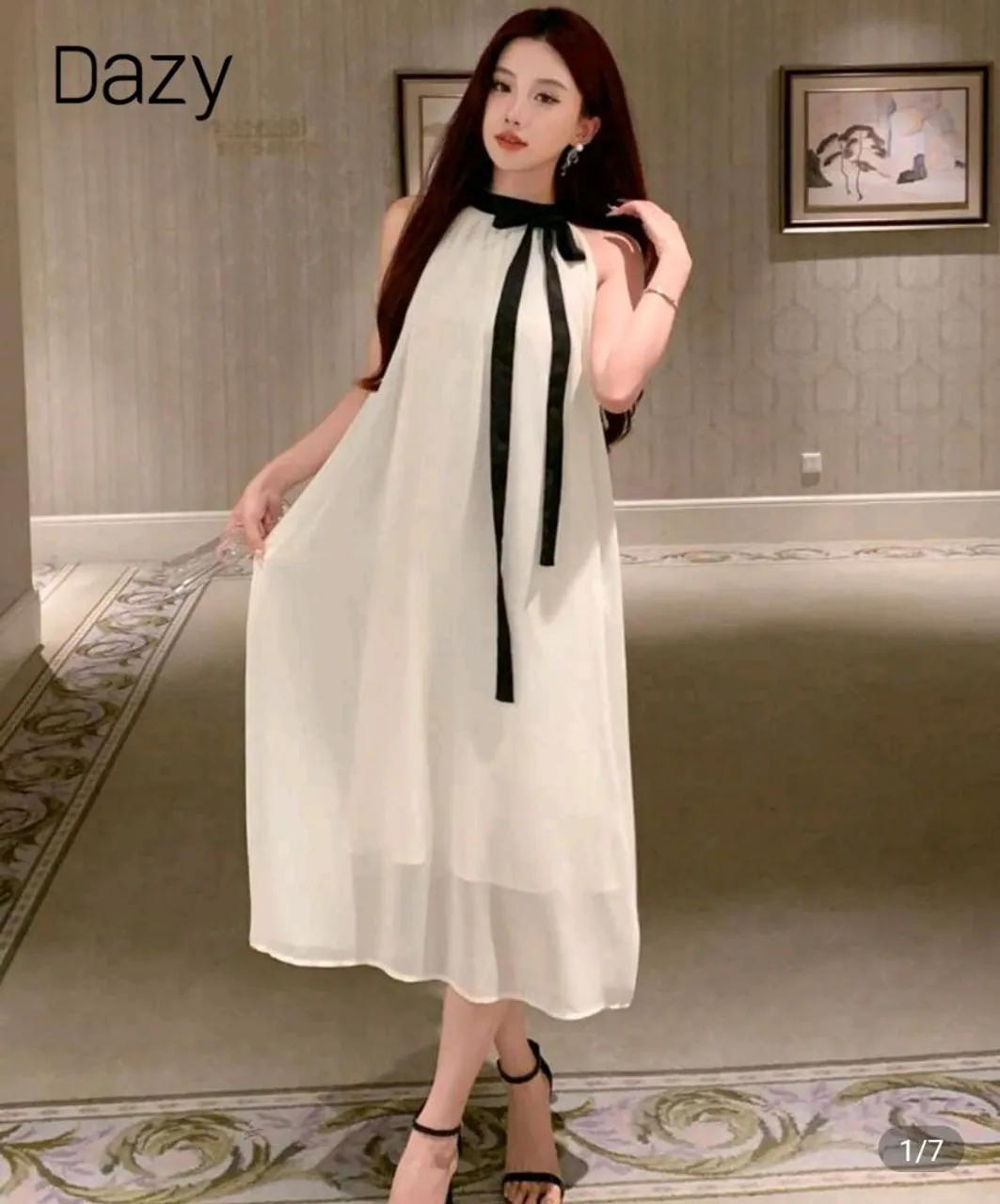 Vestido branco com detalhes em preto - Dazy