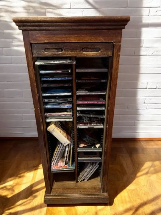 Armário Compacto organizador para CDs/DVDs em Madeira antiuidade Retirada Freguesia - Foto 2