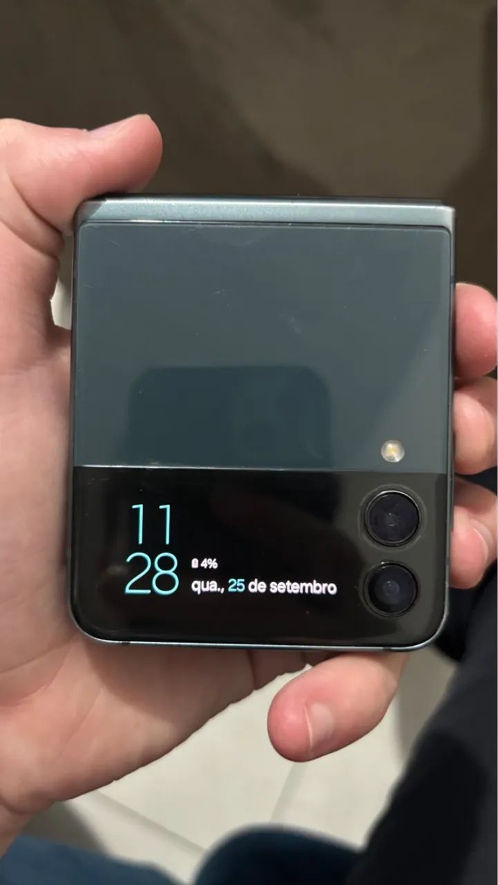 Z Flip 3 tela danificada-aceito ofertas  - Foto 3