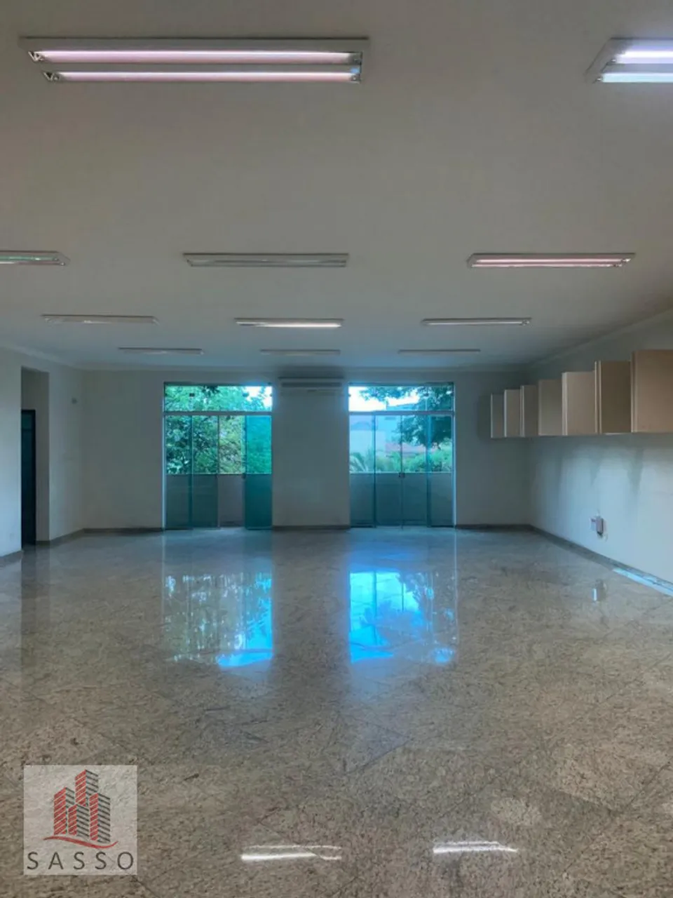 Alugo sala comercia na Vila Prudente.
