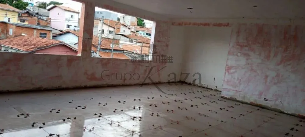 Salas comerciais em finalização - 228m² sendo 4 salas com 1 banheiro cada - Aceita Permuta