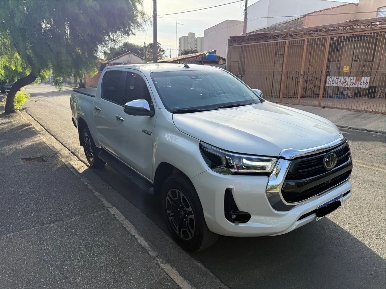 Toyota Hilux SRX 2022 Baixo Km único dono - Foto 2