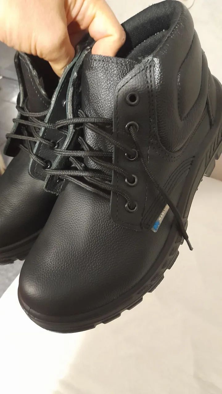 Botas de Segurança - Tamanho 42