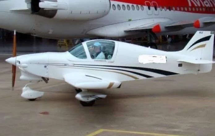 VENDE-SE AVIÃO MONOMOTOR KR2S PARA TERMINAR REFORMA 