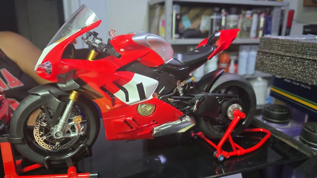 Motorcycle in 1/6 scale model Augusta with sound, acceleration, lights, and smoke64662101830786124