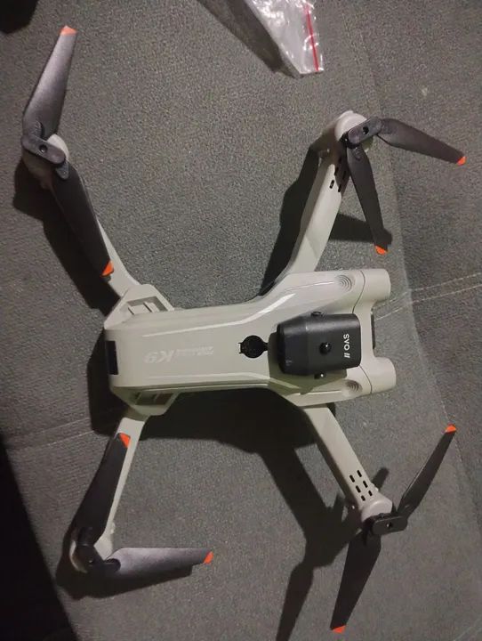 Drone com controle remoto e acessórios - Foto 2
