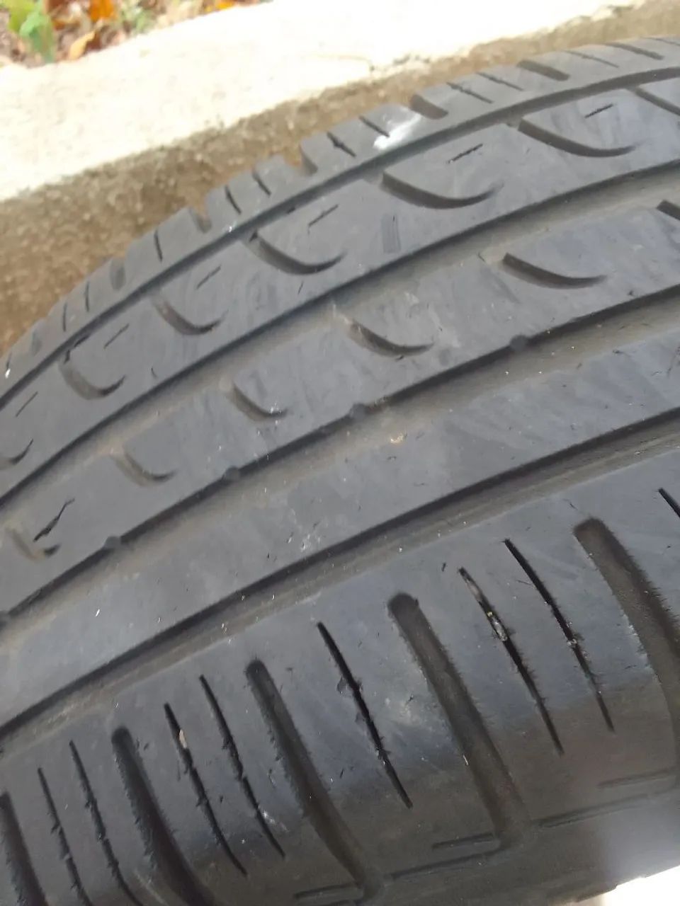 Pneu Pirelli 195/65 R15 já com aro de ferro 15``