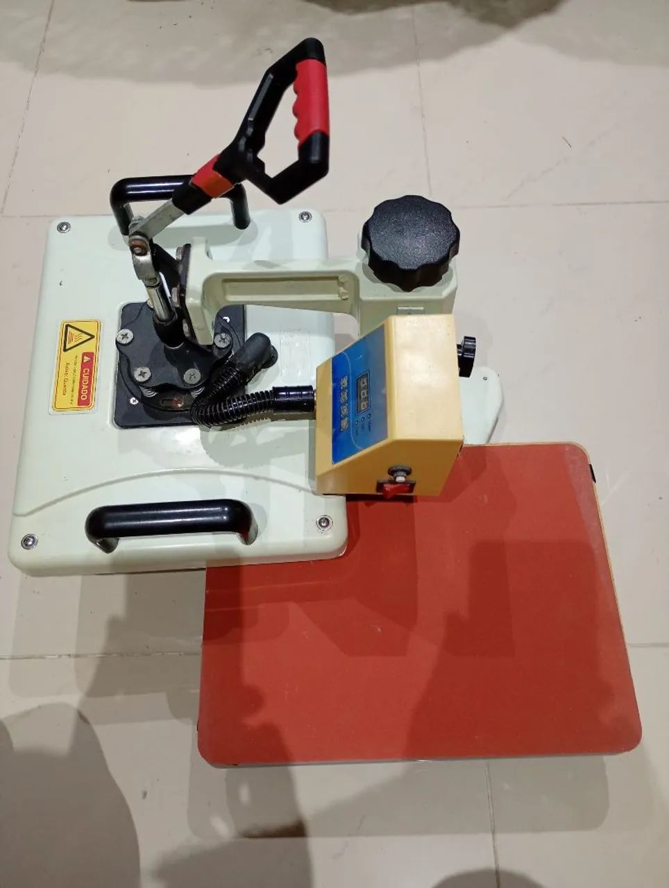 Prensa térmica de sublimação em camisetas e canecas - Foto 3