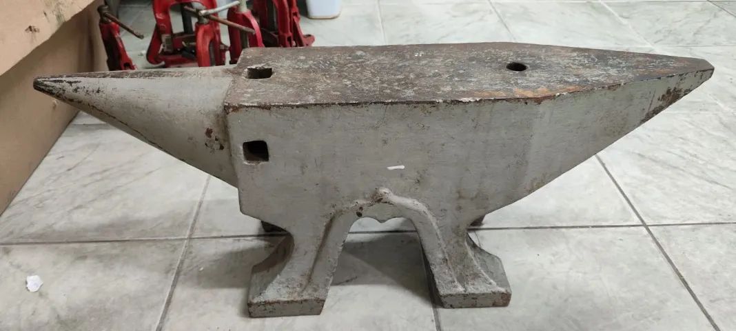 Bigorna Antiga 80 kilos, extremamente conservada era do Senai. - Foto 2