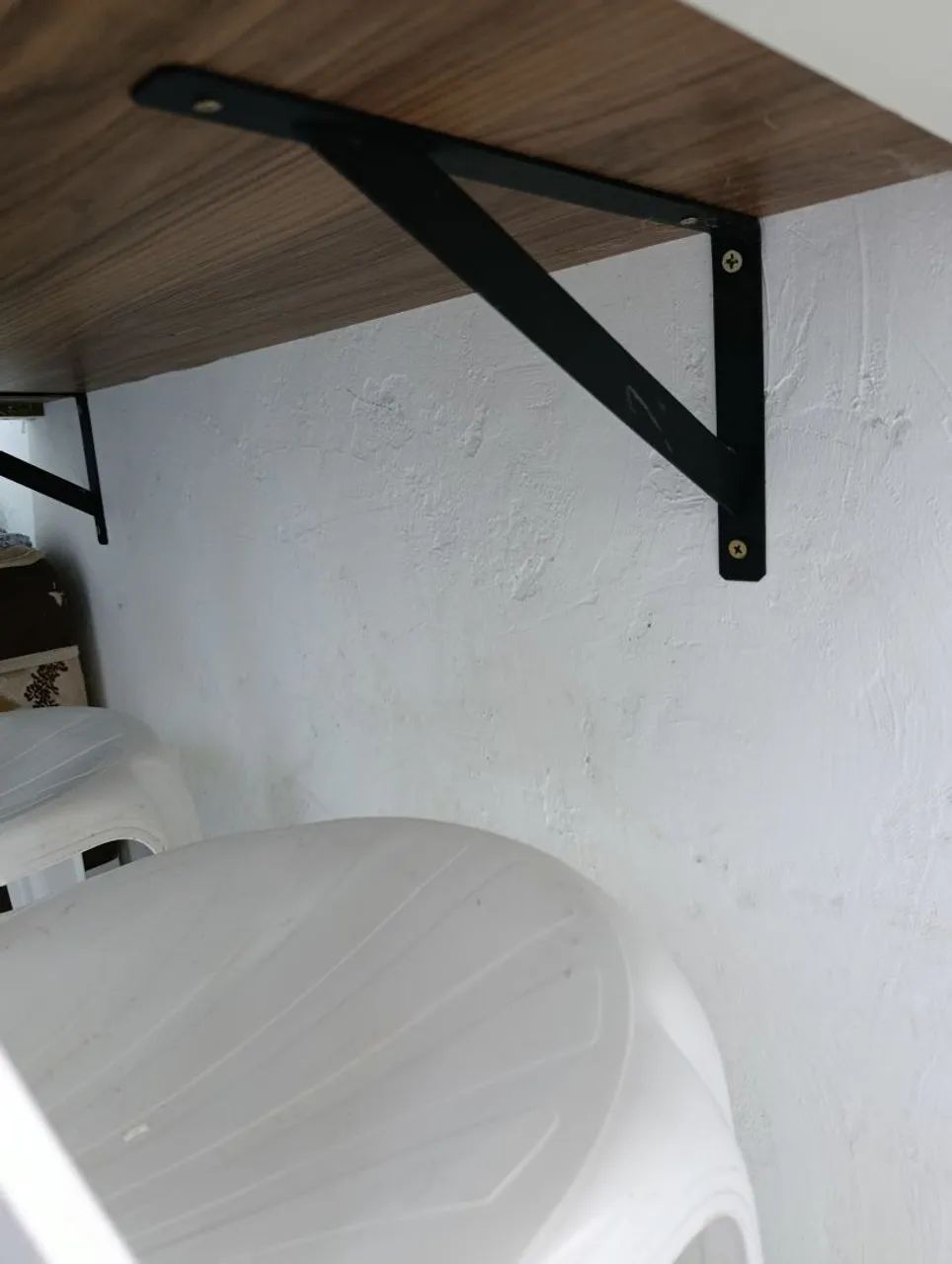 Mesa suspensa (valor incluso com as duas cadeiras da foto) - Foto 3