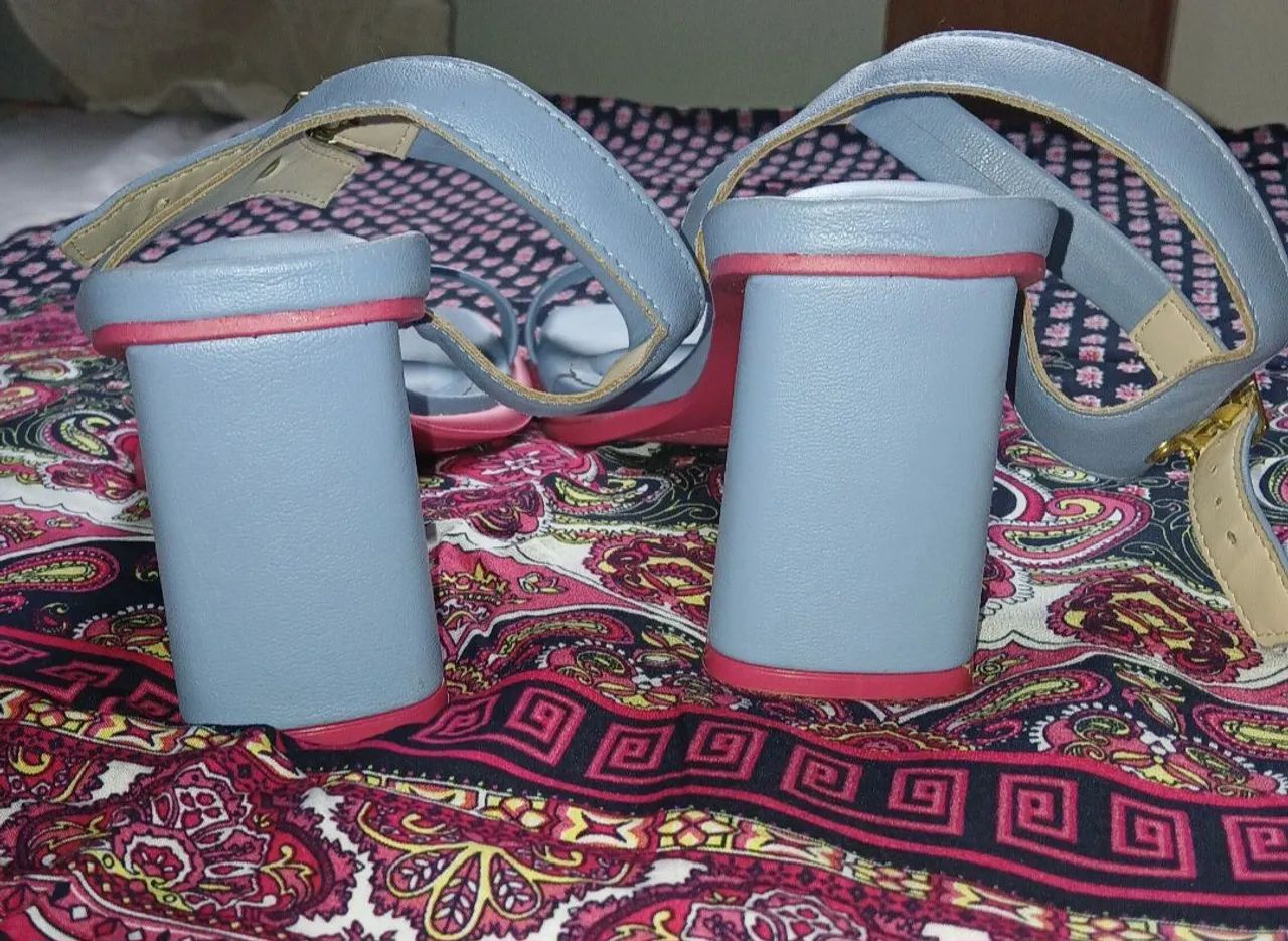 Vendo sandália Moleca confortável! - Foto 2
