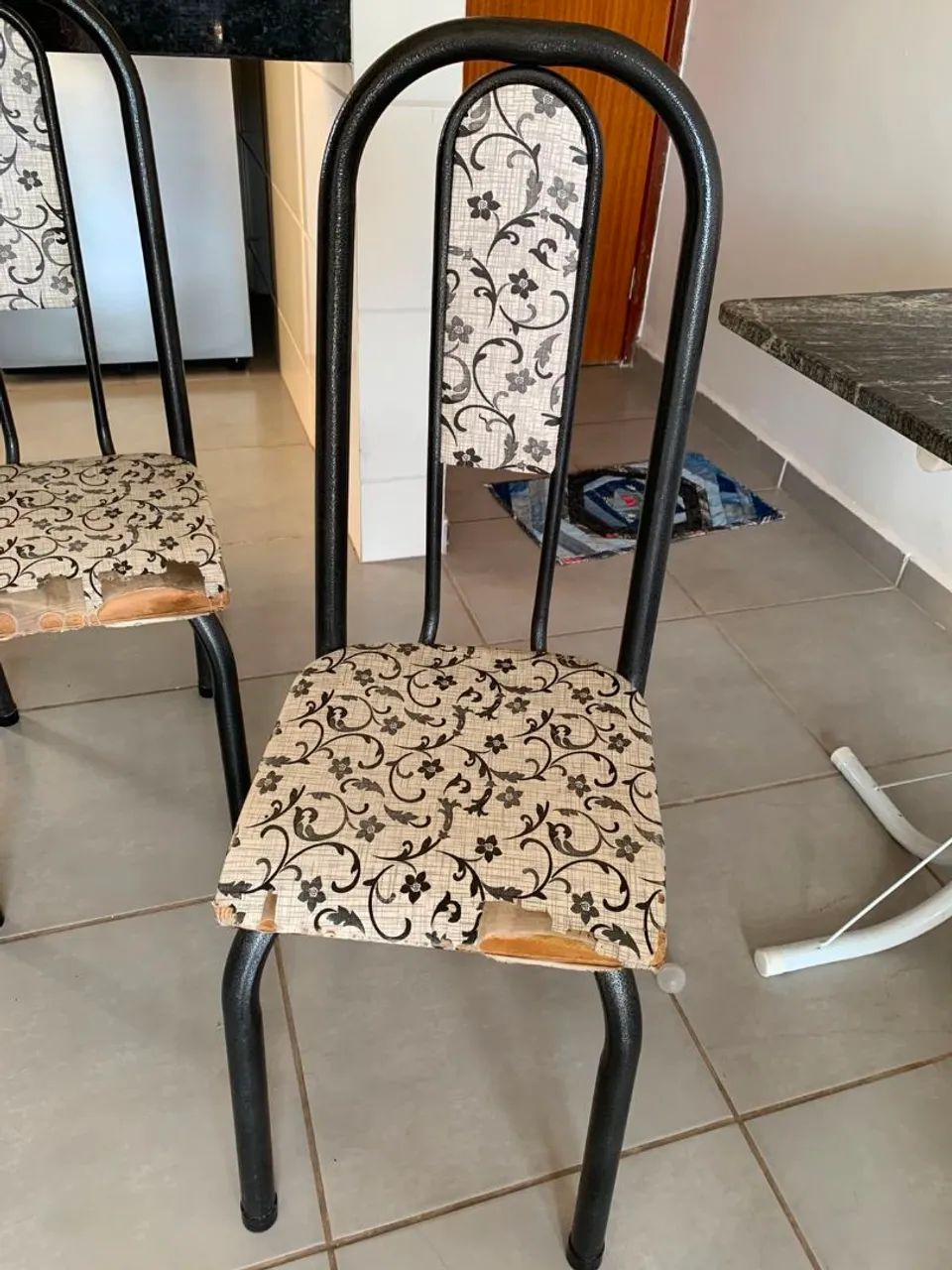 Mesa com 4 cadeiras  - Foto 4
