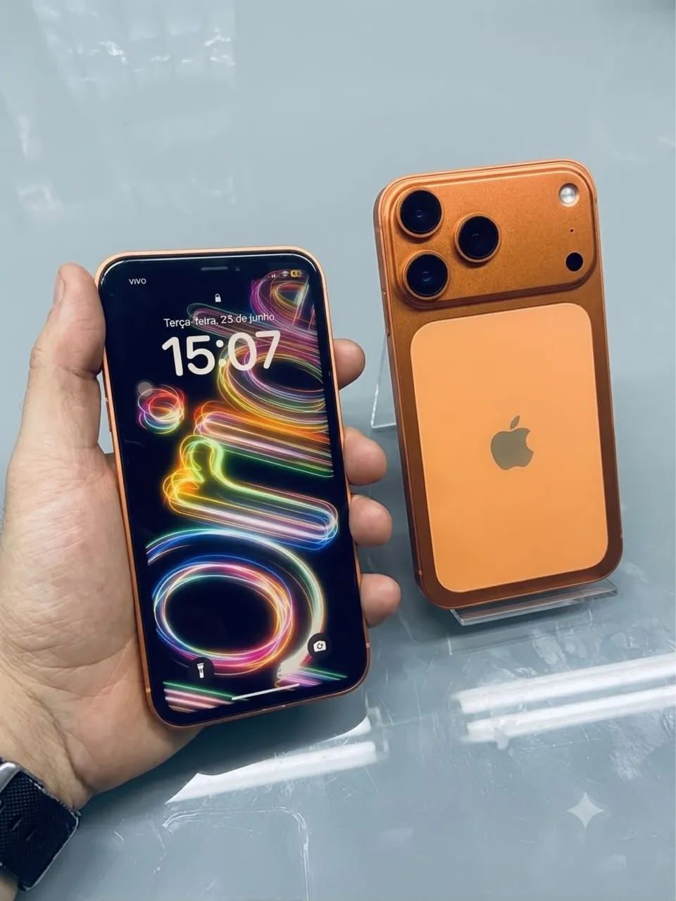 iPhone 12 na carcaça 17 pro laranja - Foto 3